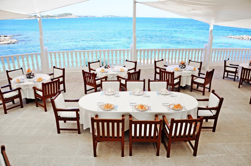 Grand Hotel Palladium Santa Eulalia Del Rio Exterior photo
