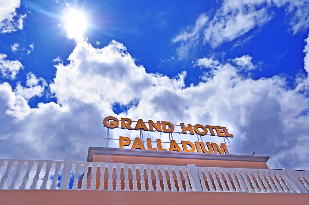 Grand Hotel Palladium Santa Eulalia Del Rio Exterior photo