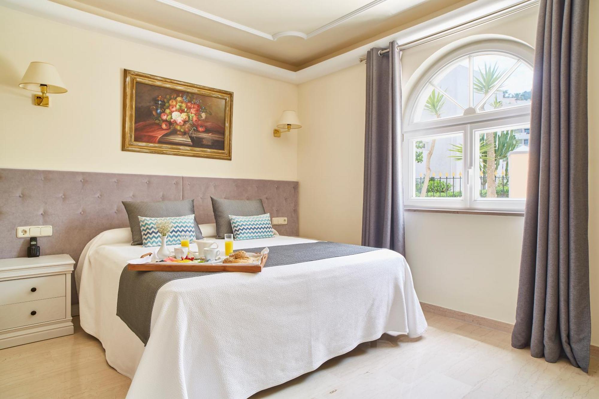 Grand Hotel Palladium Santa Eulalia Del Rio Exterior photo